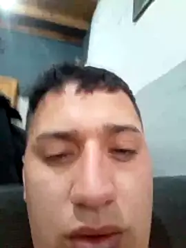 Snapshot of Alvarezz0202 chatting on 05-22-26, 06:02 Alvarezz0202 online show from 05-22-26, 06:02