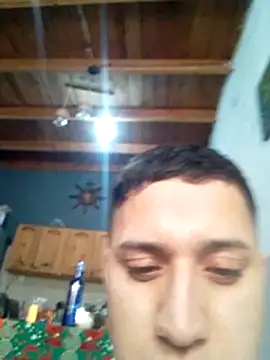 Snapshot of Alvarezz0202 chatting on 05-26-26, 07:43 Alvarezz0202 online show from 05-26-26, 07:43