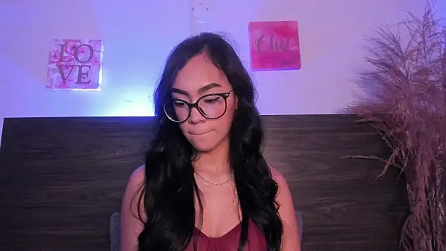 Klohewilliams  online show from 01-12-26, 12:43