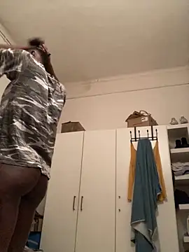    Hannah    online show from 12-23-25, 10:46