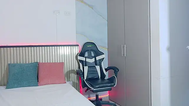 Snapshot of Liaa_walker chatting on 11-27-25, 12:07 Liaa walker online show from 11-27-25, 12:07