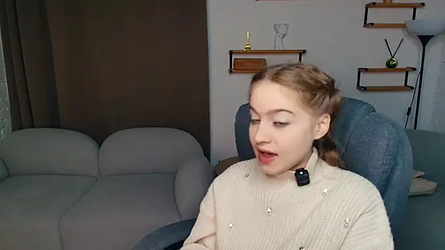 Snapshot of FairrryBluuum chatting on 11-28-25, 02:31 FairrryBluuum online show from 11-28-25, 02:31