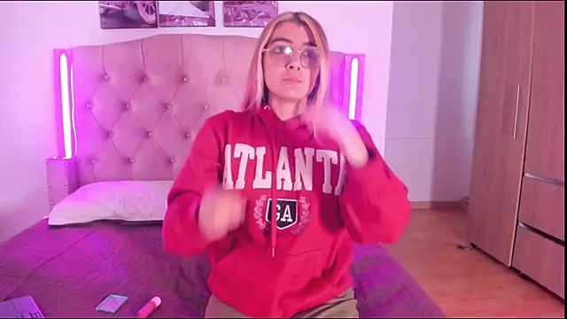 luciana pink0 online show from 11-28-25, 07:27