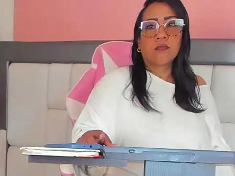 KarolWest  online show from 12-15-25, 12:31