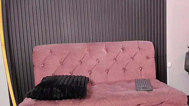 KarolWest  online show from 01-10-26, 11:45