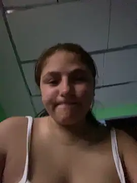 Snapshot of Emily_milk_1 chatting on 06-21-26, 06:05 Emily milk 1 online show from 06-21-26, 06:05