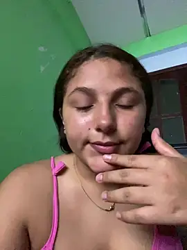 Snapshot of Emily_milk_1 chatting on 06-28-26, 11:11 Emily milk 1 online show from 06-28-26, 11:11