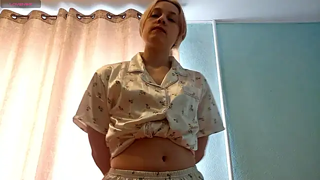 LunariaNicole online show from 03-26-26, 09:48