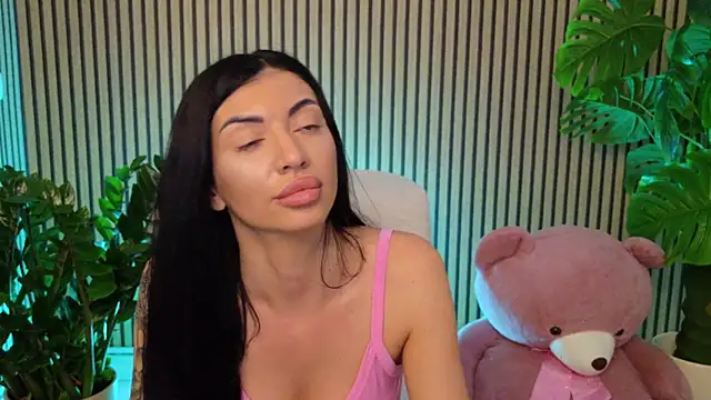 Snapshot of _Khalifa_ chatting on 12-05-25, 08:01 Khalifa online show from 12-05-25, 08:01