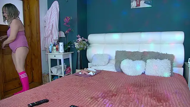 Cougar Milff online show from 04-09-26, 02:00