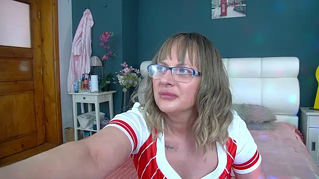 Snapshot of Cougar_Milff chatting on 04-19-26, 02:16 Cougar Milff online show from 04-19-26, 02:16