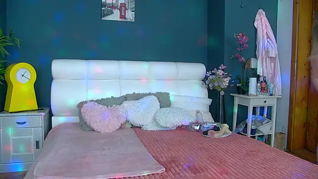 Snapshot of Cougar_Milff chatting on 04-21-26, 11:49 Cougar Milff online show from 04-21-26, 11:49
