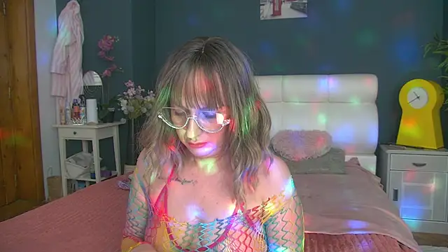 Snapshot of Cougar_Milff chatting on 04-30-26, 02:01 Cougar Milff online show from 04-30-26, 02:01