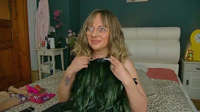 Snapshot of Cougar_Milff chatting on 05-27-26, 07:55 Cougar Milff online show from 05-27-26, 07:55