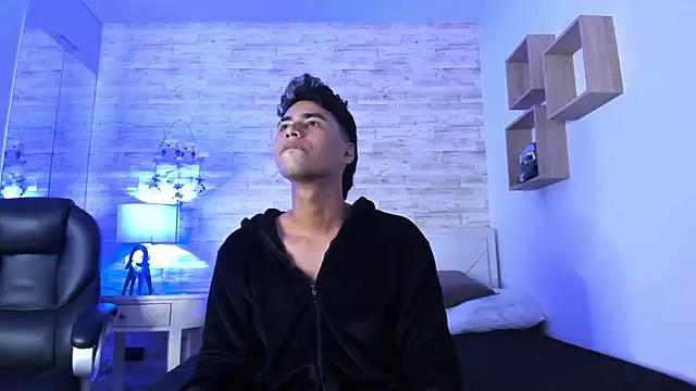 Simon Pernia online show from 11-30-25, 06:34