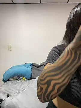 Alana Arang online show from 11-27-25, 01:51