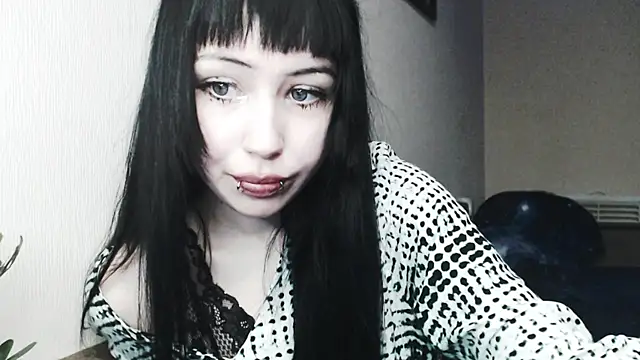 Snapshot of Lucyy666 chatting on 12-14-25, 05:35 Lucyy666 online show from 12-14-25, 05:35