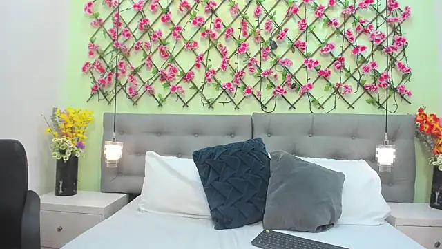 Snapshot of Luna_delvalle chatting on 11-28-25, 05:54 Luna delvalle online show from 11-28-25, 05:54