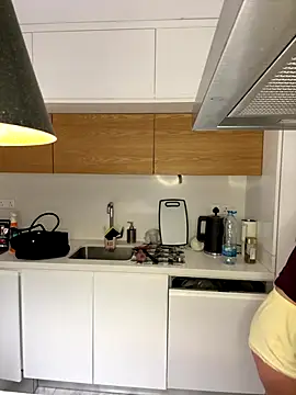 madlynginger online show from 12-20-25, 05:31