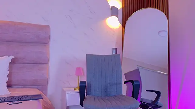 Mia Cullen online show from 02-11-26, 12:32