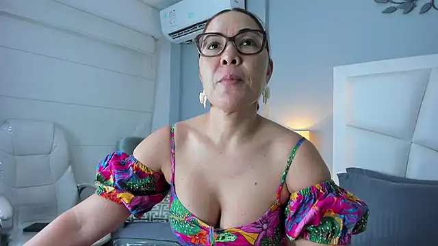 Snapshot of AnnaJaimes chatting on 04-22-26, 11:50 AnnaJaimes online show from 04-22-26, 11:50