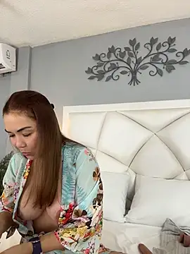 Snapshot of AnnaJaimes chatting on 05-15-26, 12:28 AnnaJaimes online show from 05-15-26, 12:28