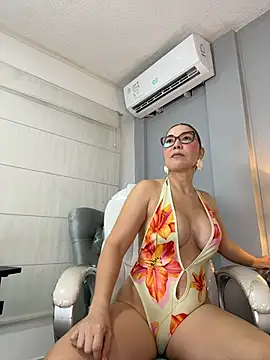 Snapshot of AnnaJaimes chatting on 06-20-26, 10:56 AnnaJaimes online show from 06-20-26, 10:56