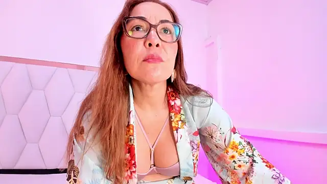 Snapshot of AnnaJaimes chatting on 07-20-26, 12:25 AnnaJaimes online show from 07-20-26, 12:25