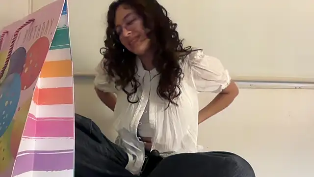 Alicatcua  online show from 05-14-26, 03:35
