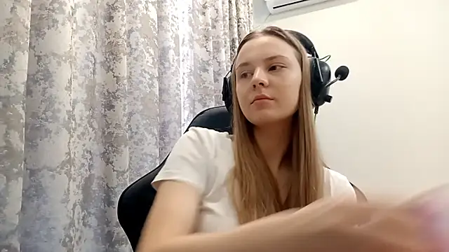 CrackShirker online show from 12-19-25, 06:20