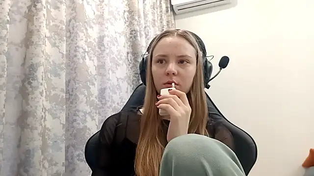 CrackShirker online show from 12-23-25, 06:11