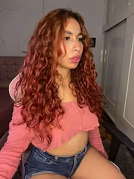 Snapshot of PrettyChloe_ chatting on 05-19-26, 06:58 PrettyChloe online show from 05-19-26, 06:58