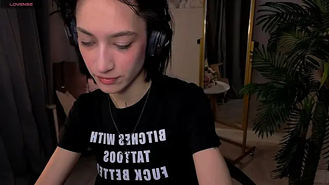 Lis Batsy online show from 11-30-25, 05:55