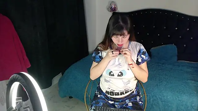 Snapshot of Dafn_12 chatting on 06-02-26, 01:40 Dafn 12 online show from 06-02-26, 01:40