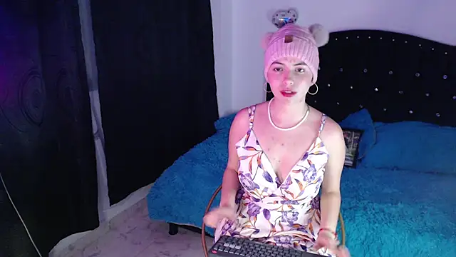 Snapshot of Dafn_12 chatting on 06-25-26, 01:49 Dafn 12 online show from 06-25-26, 01:49