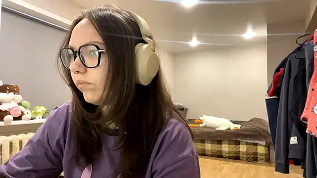 KerriMcbreen online show from 12-17-25, 03:12