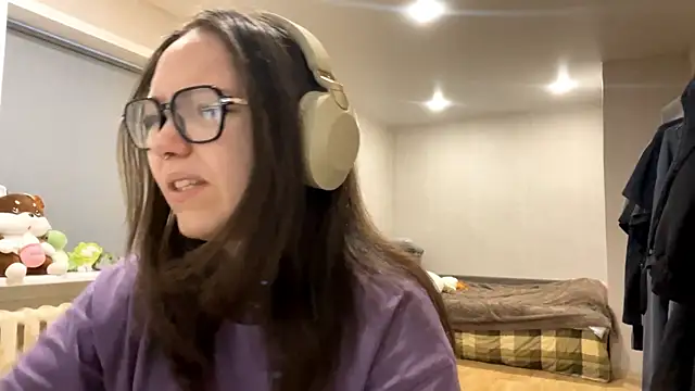 KerriMcbreen online show from 12-19-25, 02:40