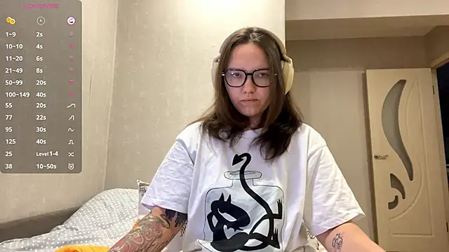 KerriMcbreen online show from 12-23-25, 03:04