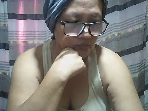 Snapshot of fireflower70 chatting on 07-12-26, 01:29 fireflower70 online show from 07-12-26, 01:29