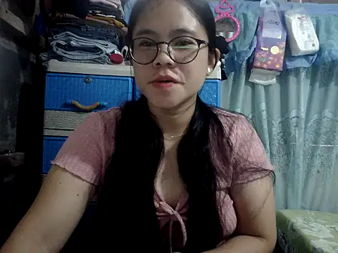 Snapshot of xxdreamgirl69 chatting on 04-27-26, 02:42 xxdreamgirl69 online show from 04-27-26, 02:42