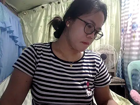 Snapshot of xxdreamgirl69 chatting on 04-30-26, 10:14 xxdreamgirl69 online show from 04-30-26, 10:14