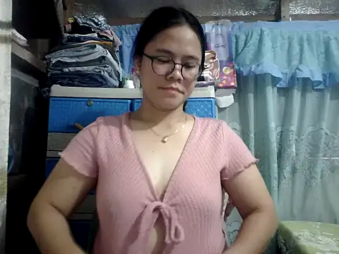 Snapshot of xxdreamgirl69 chatting on 05-09-26, 02:39 xxdreamgirl69 online show from 05-09-26, 02:39