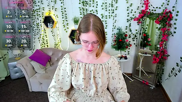 Mia Mooore online show from 12-14-25, 01:38