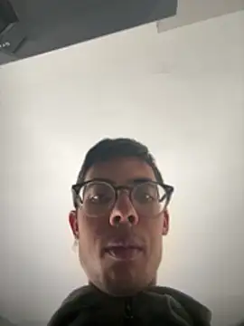 Snapshot of mattia8009 chatting on 11-30-25, 11:58 mattia8009 online show from 11-30-25, 11:58