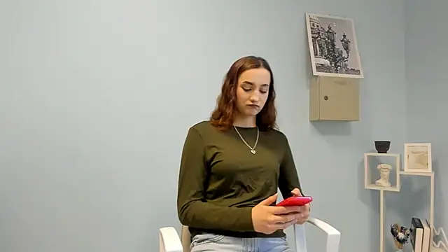 ShelieThetford online show from 11-30-25, 06:06