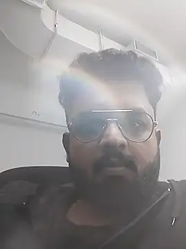 Snapshot of mrwhoti chatting on 11-28-25, 02:20 mrwhoti online show from 11-28-25, 02:20