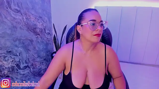 Snapshot of MHONIKBELUCCI chatting on 07-09-26, 11:14 MHONIKBELUCCI online show from 07-09-26, 11:14