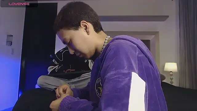 Brenda Tina online show from 12-18-25, 08:26