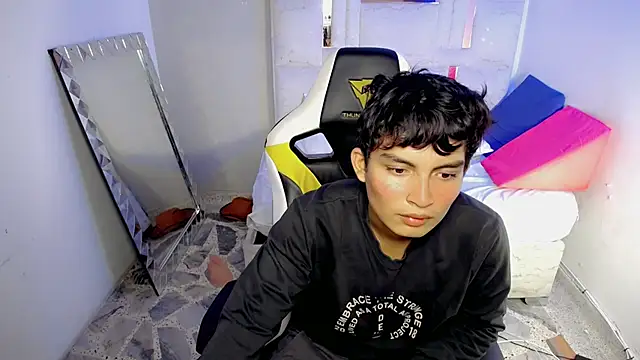 Green XoX online show from 01-11-26, 01:49