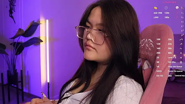 Snapshot of VeneraMai chatting on 12-02-25, 05:19 VeneraMai online show from 12-02-25, 05:19